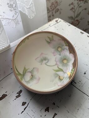 Vintage Hand-Painted Porcelain Floral Trinket Box / Vanity Three Legged Dish